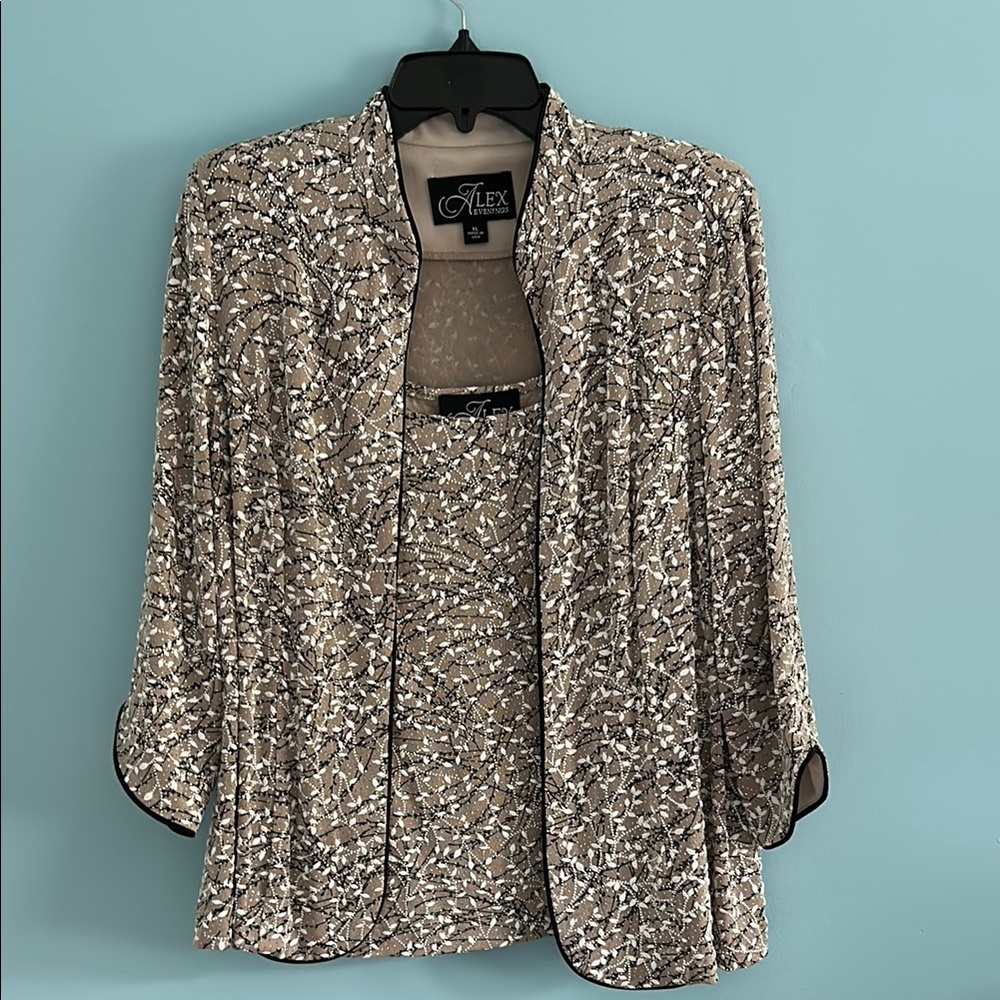 Brand new!Alex Evenings Patterned Jacket in Beige and Black